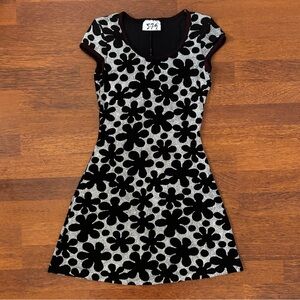 579 Black & White 90’s Floral Mini Dress